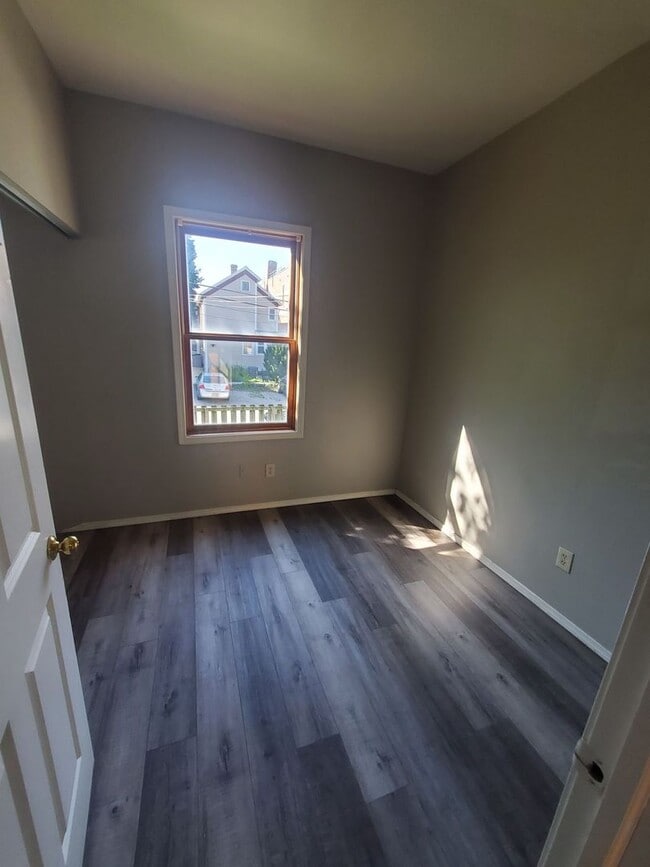 Photo - 1655 N Van Buren St Unit 2