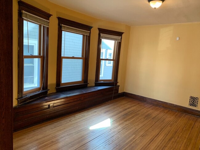 Photo - 75 Inwood Pl Unit Lower