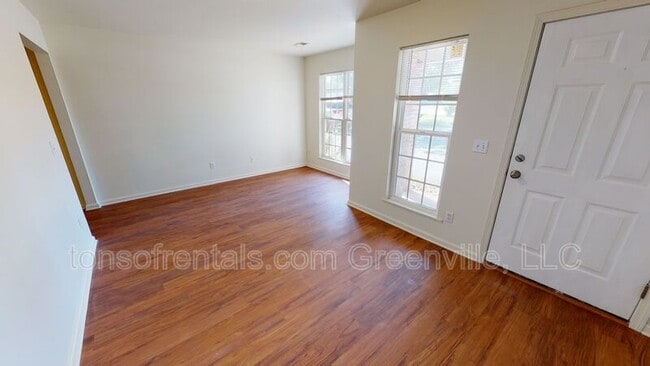 Photo - 801 E Georgia Rd