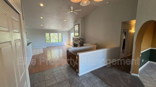 Photo - 629 W Kenosha Dr