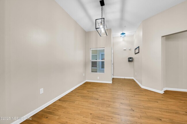 Photo - 7920 Merrill Rd Unidad 1004