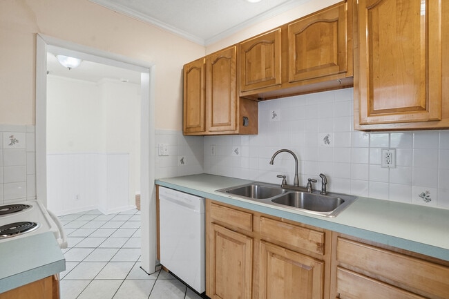 Photo - 1262 Woodlawn Ter