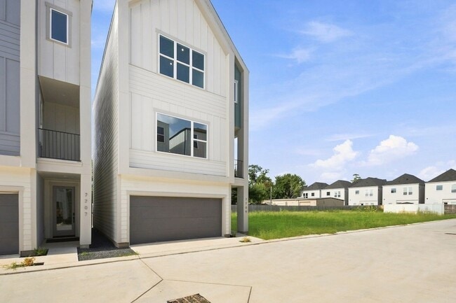 Photo - 7709 Earl Rudder Wy