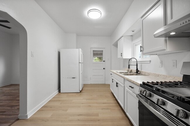 Photo - MOVE IN SPECIAL! $700 OFF 1ST MONTH'S RENT...