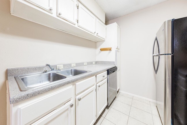 Photo - 3115 Helms St