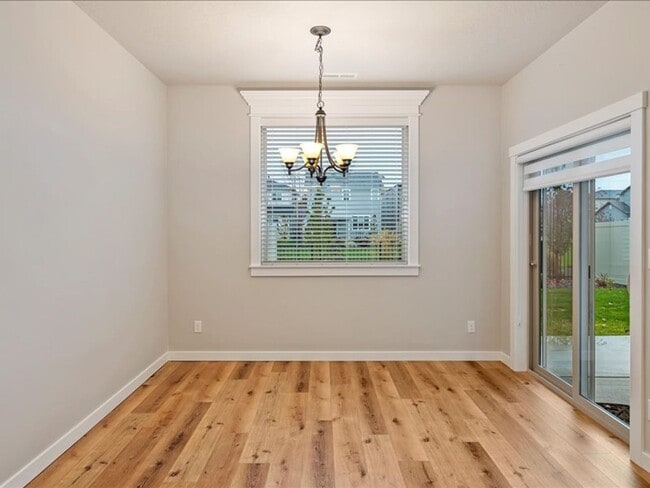 Building Photo - Free September Rent! Beautiful Newer 4 Bed, 3 Bath located in the heart of Meridian - available ...