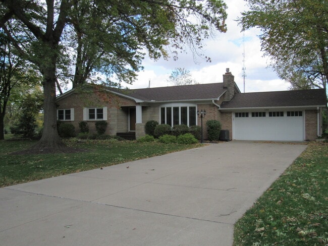 Building Photo - 233 Manor Dr Rental