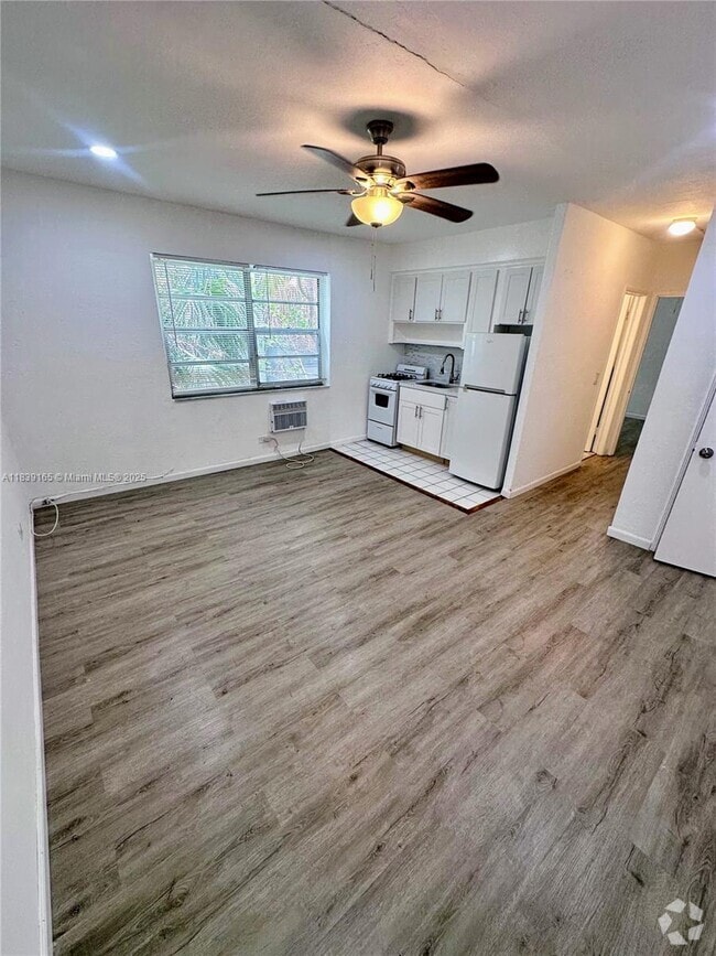 Building Photo - 9064 Collins Ave Unit 12 Rental