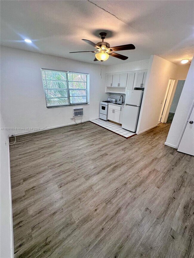 Building Photo - 9064 Collins Ave Unit 12 Rental