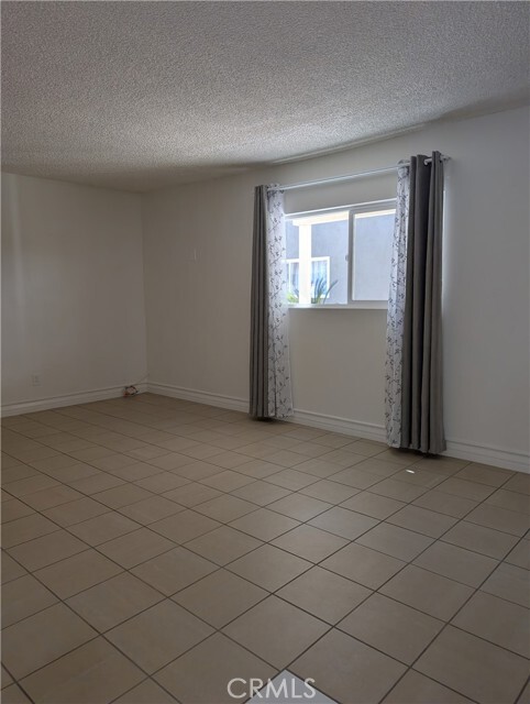 Building Photo - 665 W Altadena Dr Unit 51