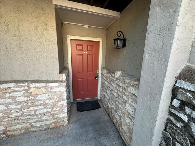 Building Photo - 6810 Deatonhill Dr Unit 116 Rental