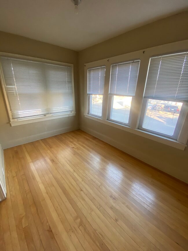 Photo - 2418 University Ave NE Unit 2