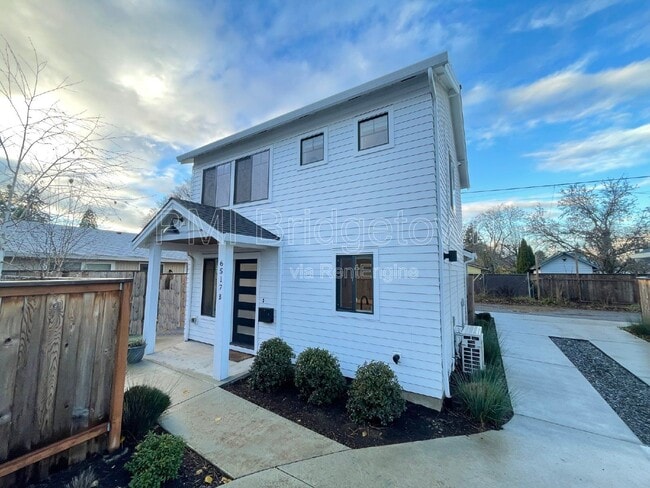 Photo - 6517 SE Woodstock Blvd