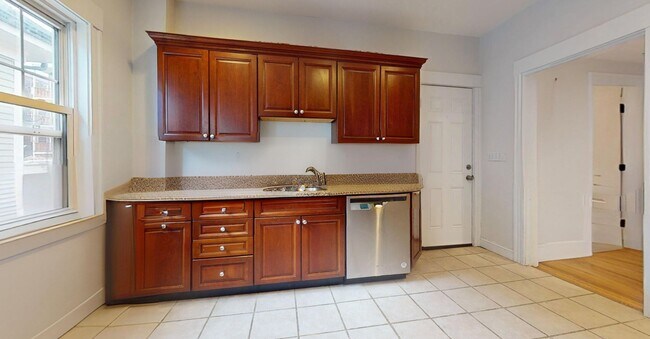 Building Photo - 34 Saranac St