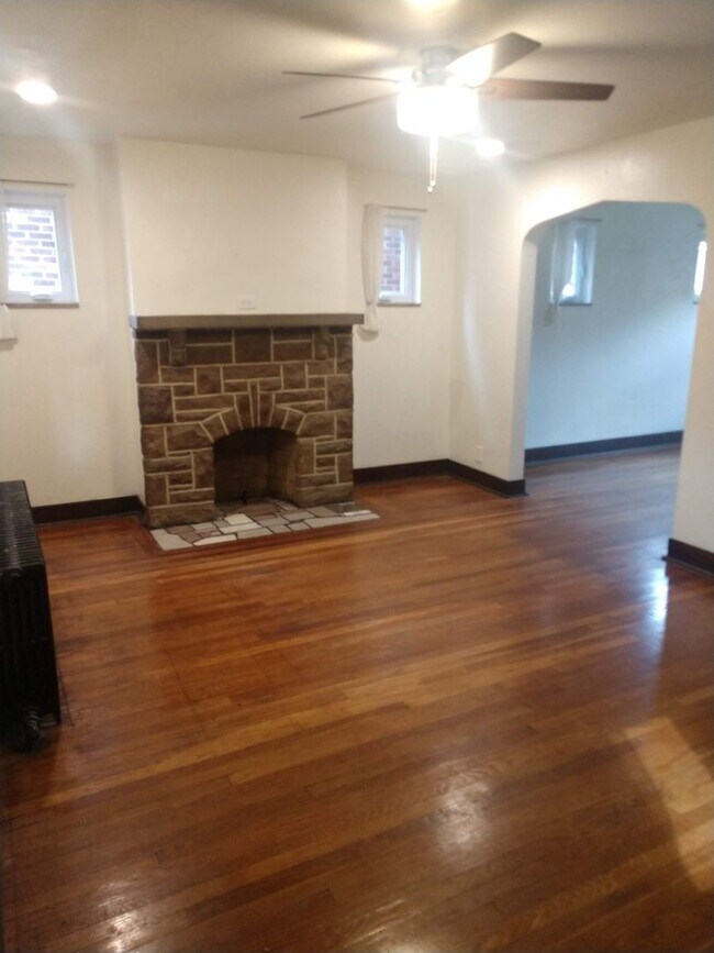 Photo - 239 40th St