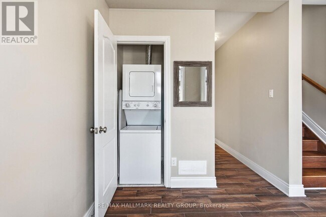 Photo - 290 Cambridge St N