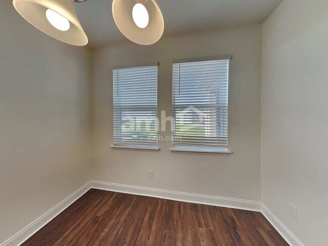 Photo - 1002 Summer Stone Lp