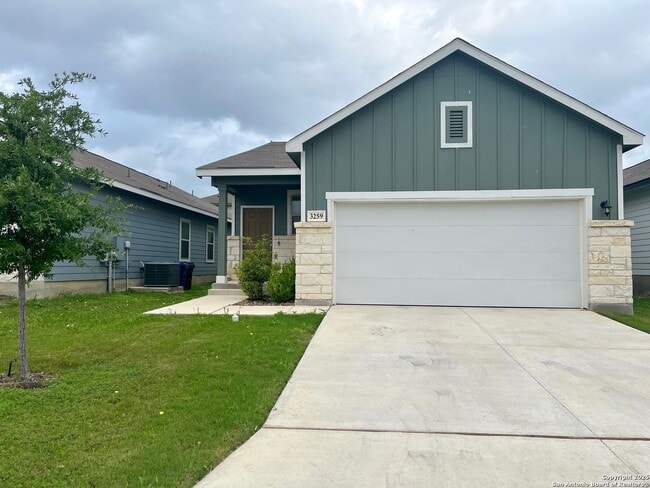 3/2 Single Story Conveniently Located to B... - 3/2 Single Story Conveniently Located to B... House