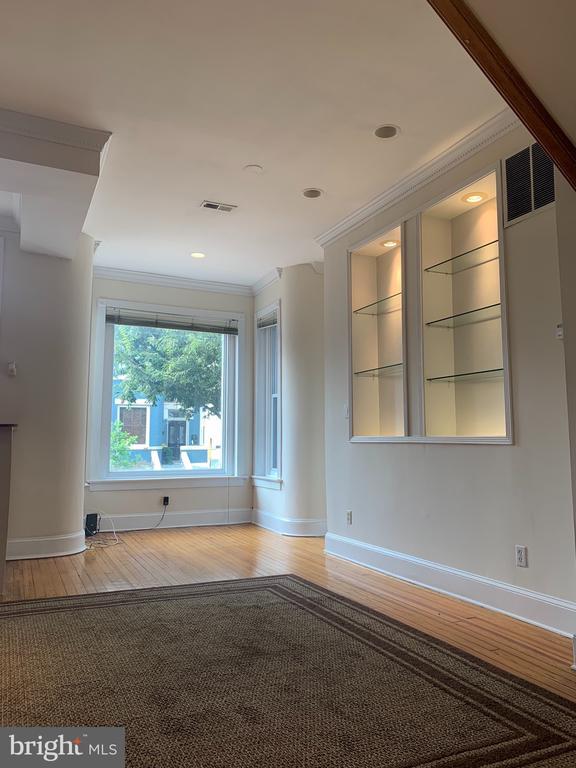 Photo - 15 Seaton Pl NW