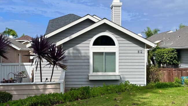 Upgraded 2 bedroom with bonus room - Upgraded 2 bedroom with bonus room