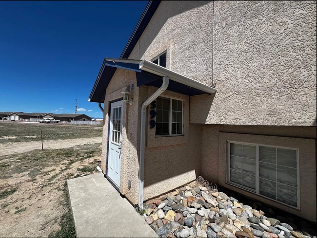 Private entrance - 593 S Aguilar Dr Unit 599