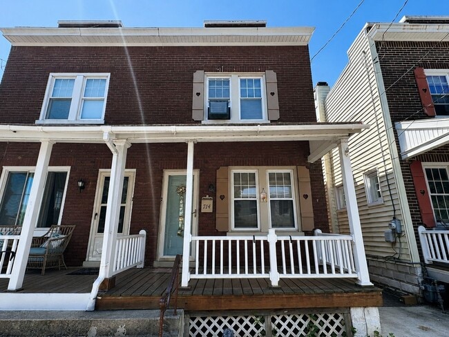 Photo - Beautiful 2 Bedroom Semi-Detached Home in Lancaster!