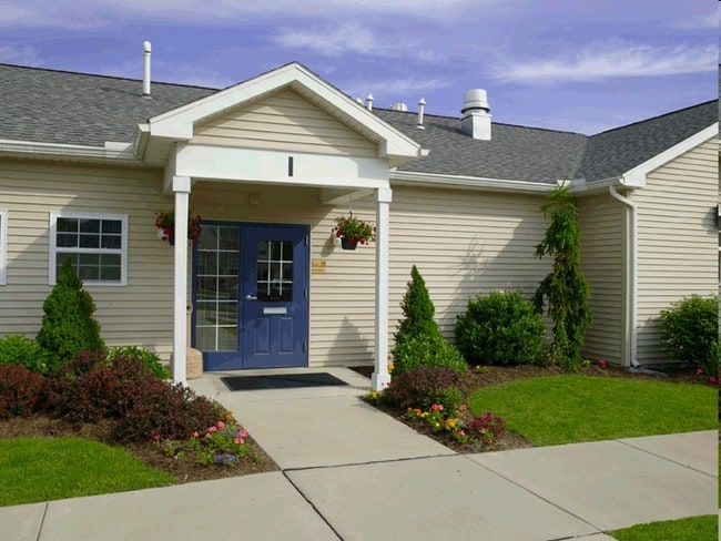 Photo - Geneva Greens Apartments