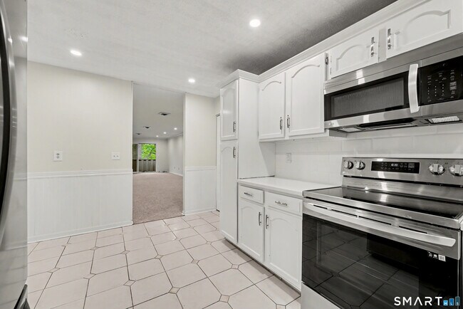 Photo - 172 Gillies Ln Unit 172