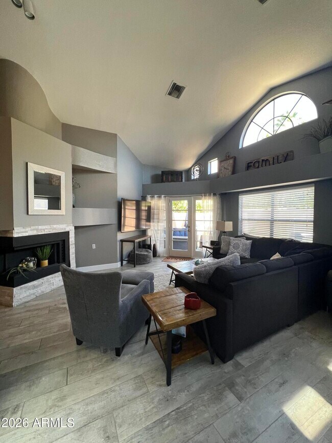 3534 E Verbena Dr