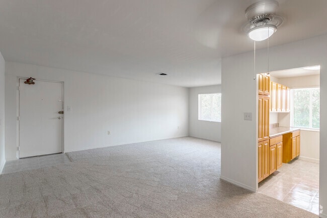 2 BR, 1 BA - 920 SF