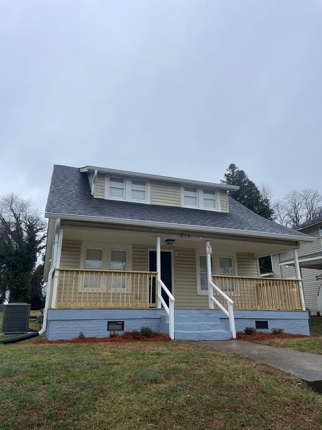 Photo - 816 Efird St