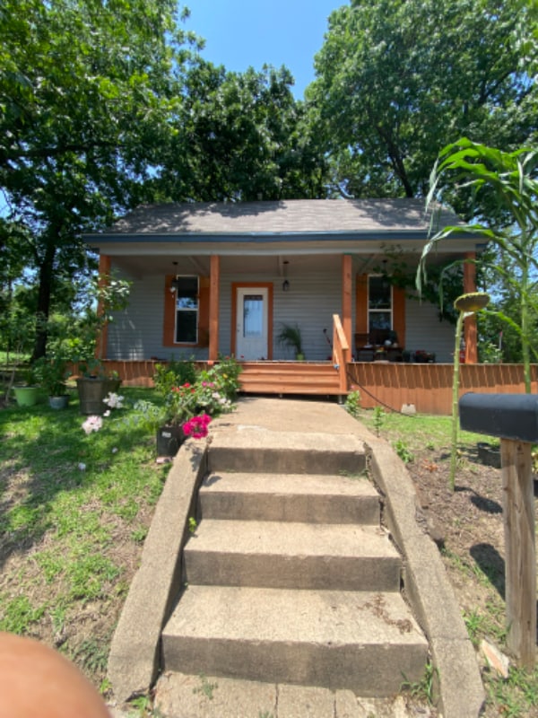 Building Photo - 221 S Main St