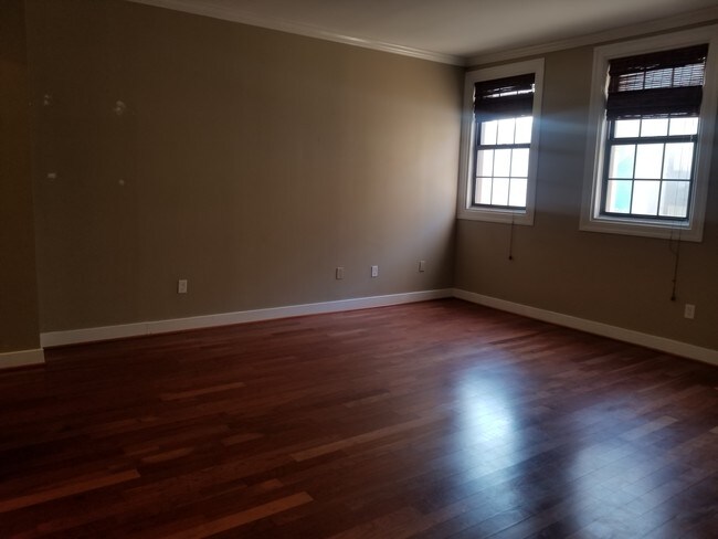 Photo - 1 E Chase St Unidad 306