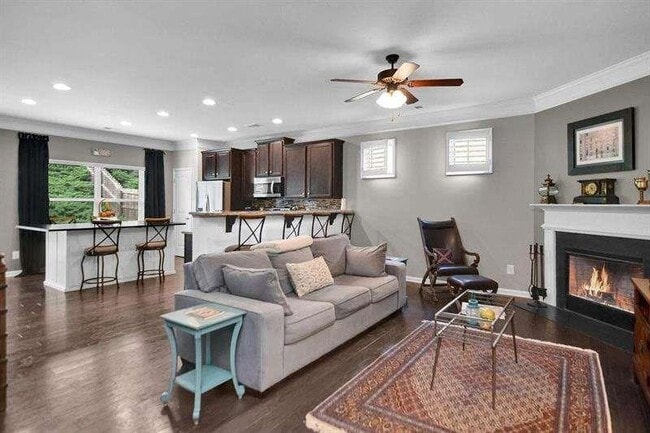 Photo - 307 Lakeside Ln