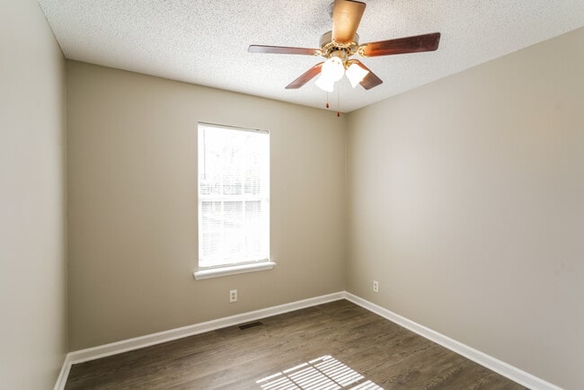 Photo - 4041 New Grange Cir