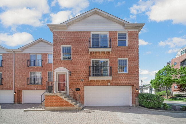 Photo - 101 S Evergreen Ave Townhome