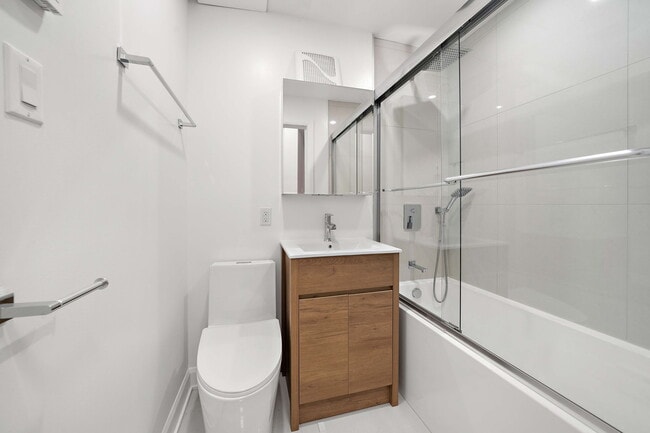 Building Photo - 4775 Av Borden