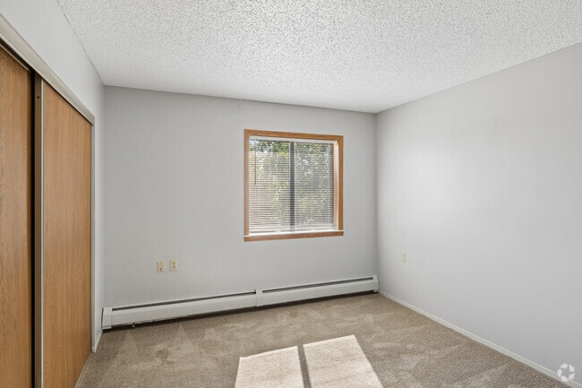 1BR, 1BA - 600SF - Bedroom