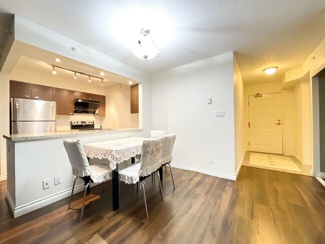 Photo - 6191 Buswell St