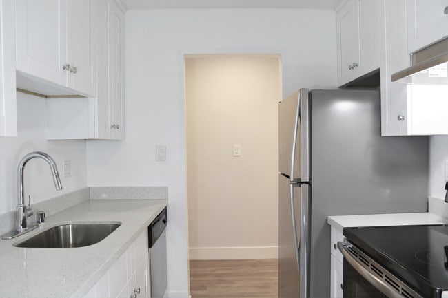 A chef's delight! - 450 Buena Vista Apartments