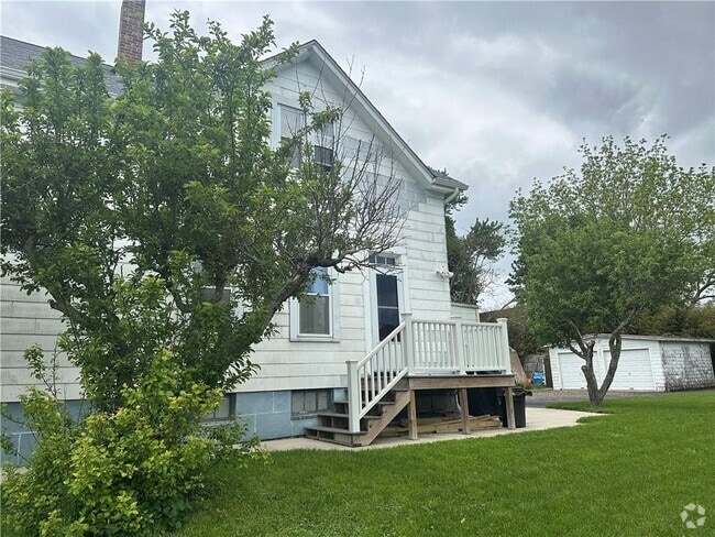 Building Photo - 296 Canonicus St Rental