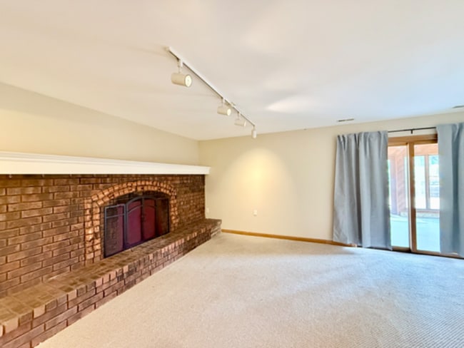 Photo - 301 W Mangrum Dr