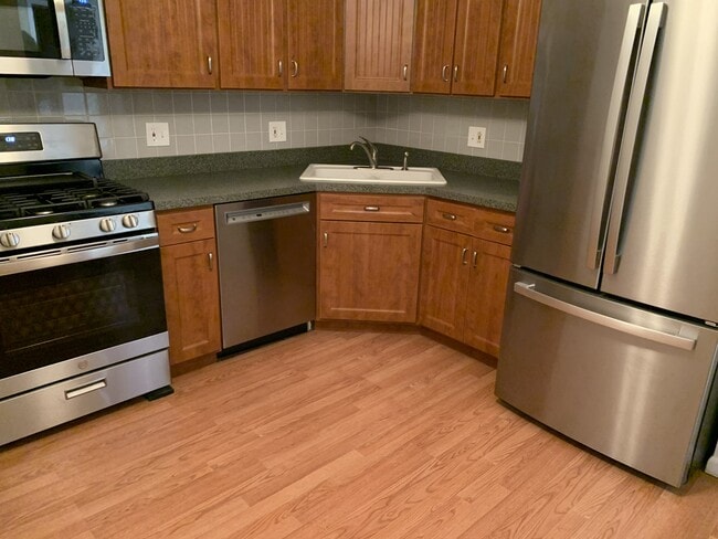 Kitchen - 110 S Dunton Ave Unit 3C