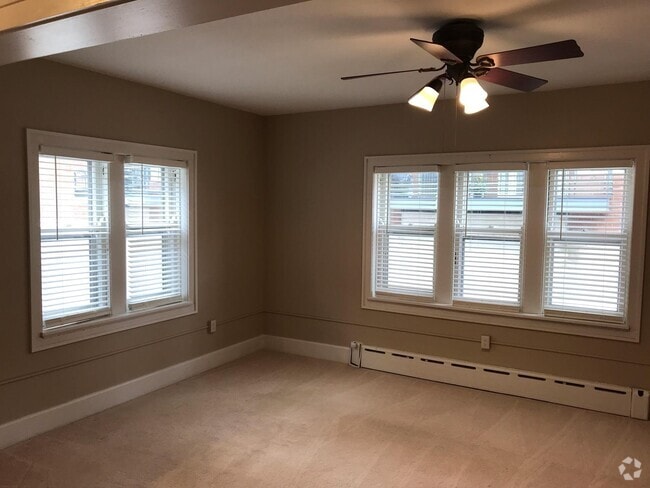 Building Photo - 812 E State St Rental