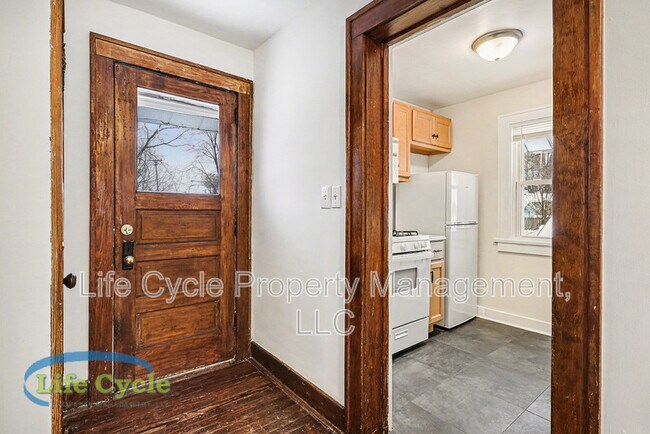 Photo - 507 Eastern Ave NE