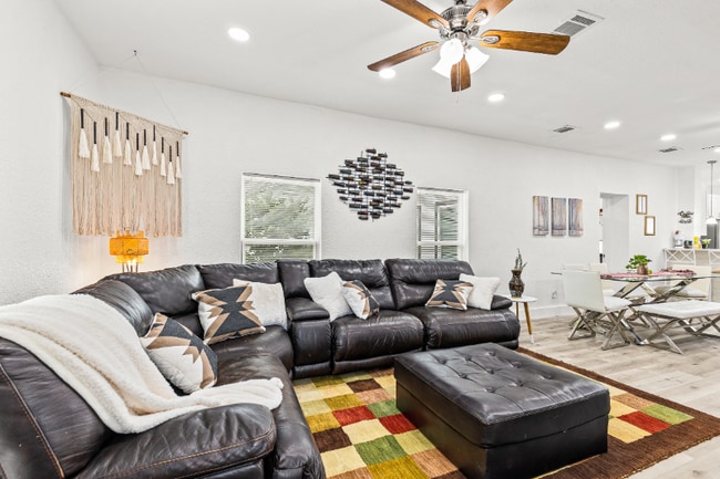 Photo - 911 W Wildwood Dr