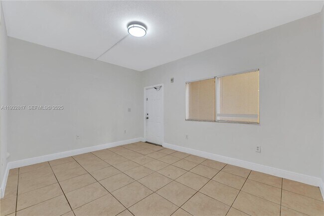Photo - 2185 NW 16th Terrace Unidad 13
