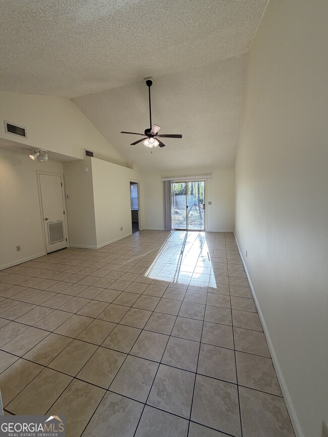 Photo - 444 Admiral's Walk Dr