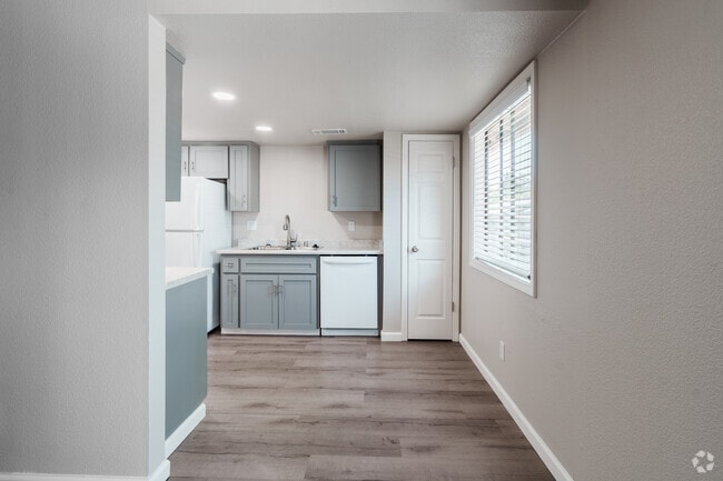 2BR, 1BA - 850SF - Dining Room