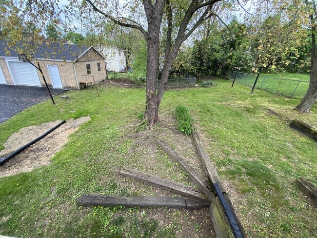 Photo - 102 Ellis St
